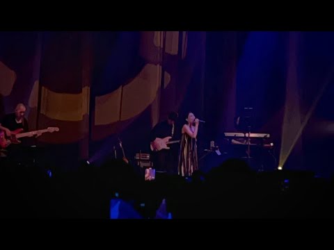 戴佩妮-怎樣（Live）at 新莊宏匯廣場