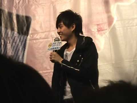 081123黃靖倫台中發片簽唱會4-玩遊戲vs小朋友