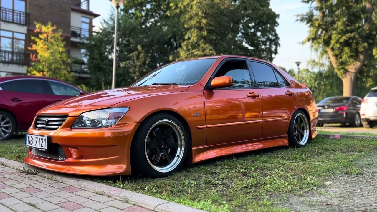 Lexus IS200 with AIR CUP LIFT SYSTEM