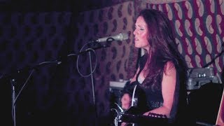 Video thumbnail of "Sandi Thom - The Big Ones Get Away (Live 2014)"