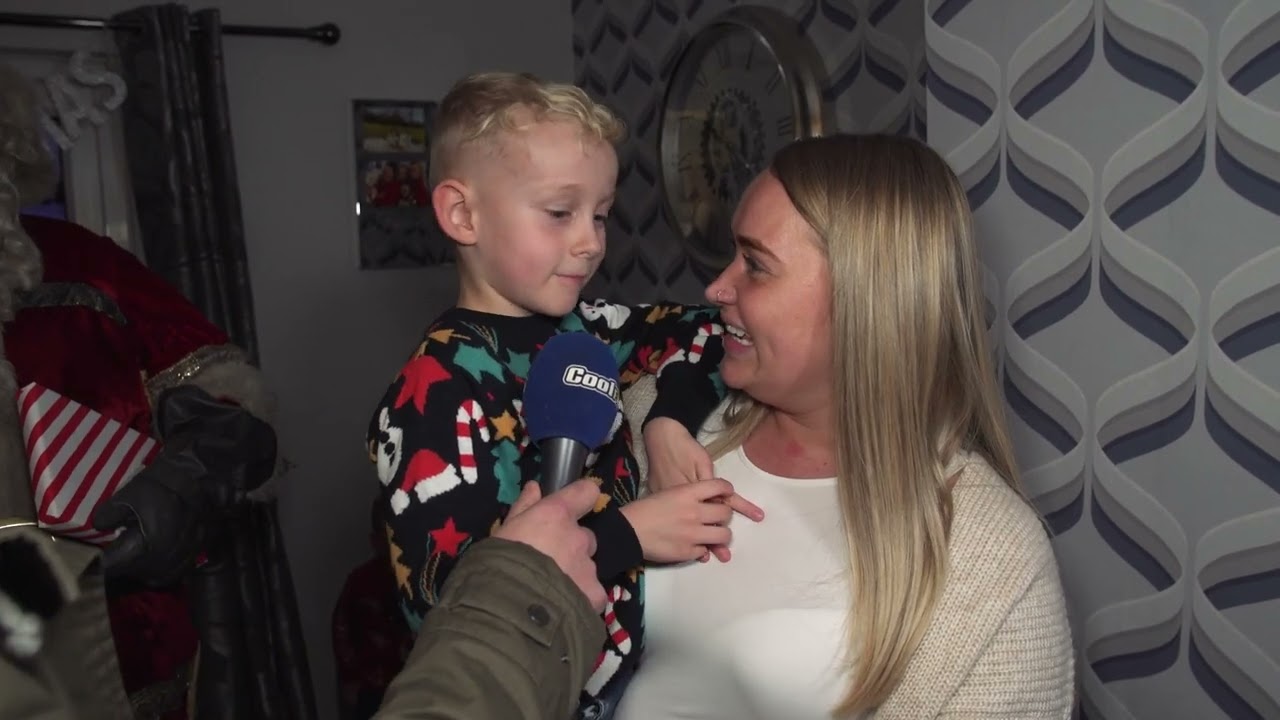 Deck the Halls #1 - Pete, Paulo & Rebecca visited 5 year old Harley and mummy Rachael in Belfast!