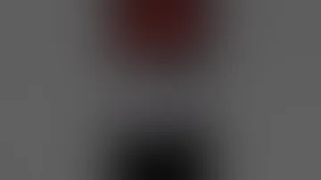 نيمار وصديقته يلعبون لعبة خلع الملابس 