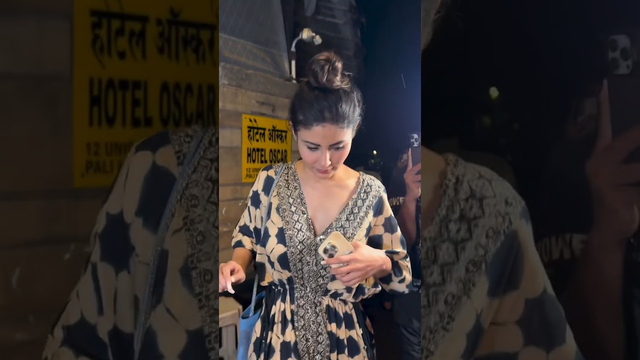Gali Gali song Mouni Roy Snapped at bandra 