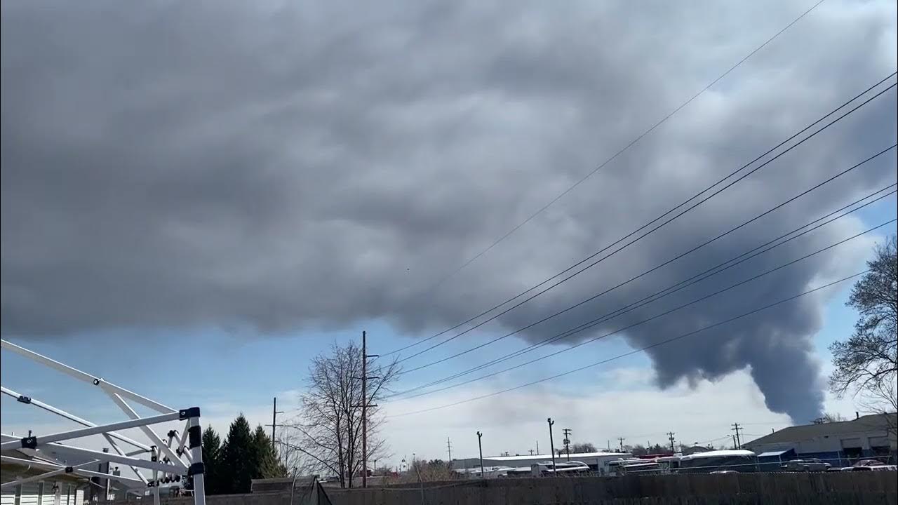 Walmart Distribution Center Fire in Plainfield Indiana (10 miles away