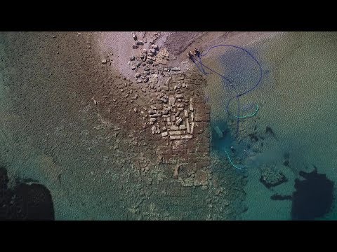 Restos del principal puerto romano de Corinto descubiertos bajo las aguas