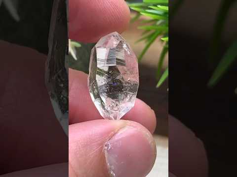 Vídeo: Os diamantes formam prismas?