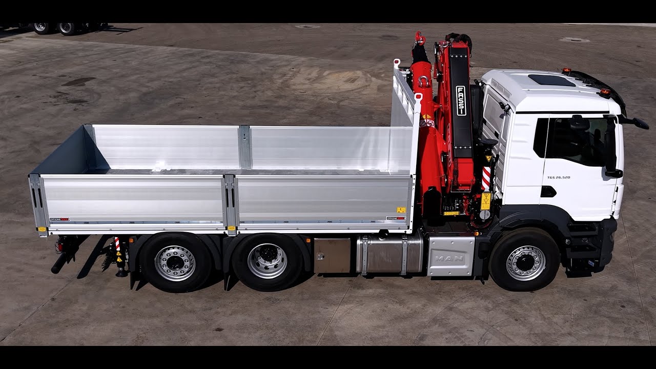 MAN TGS 26.520 - tre assi - cassone fisso con gru