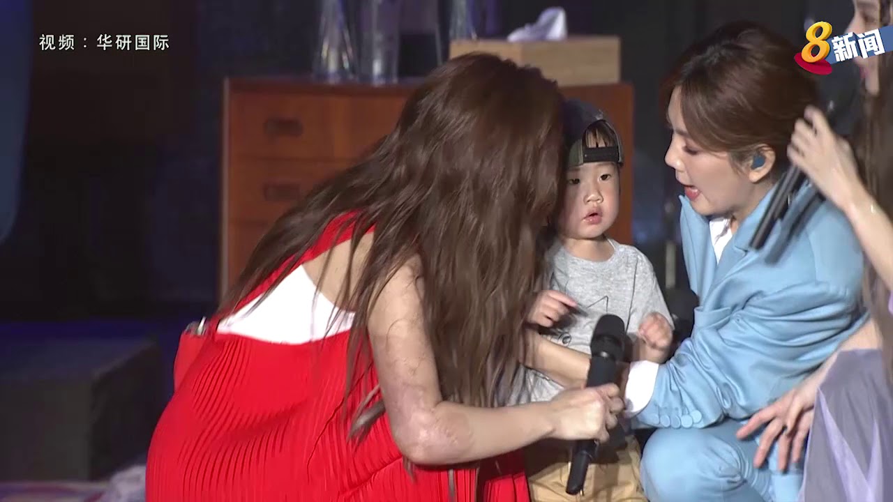 【S.H.E 17周年音乐会】Ella儿子惊喜现身“抢Hebe饭碗”