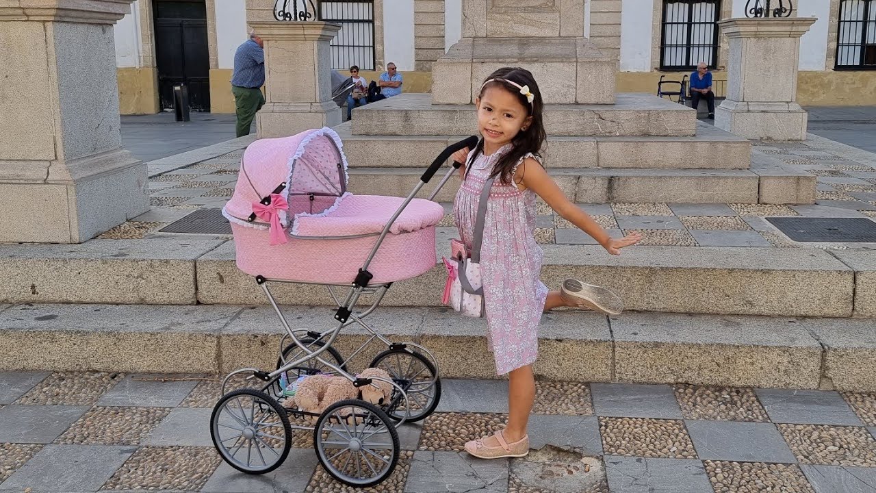 A day out with Laura and baby doll in the pram! Classic Vintage baby
