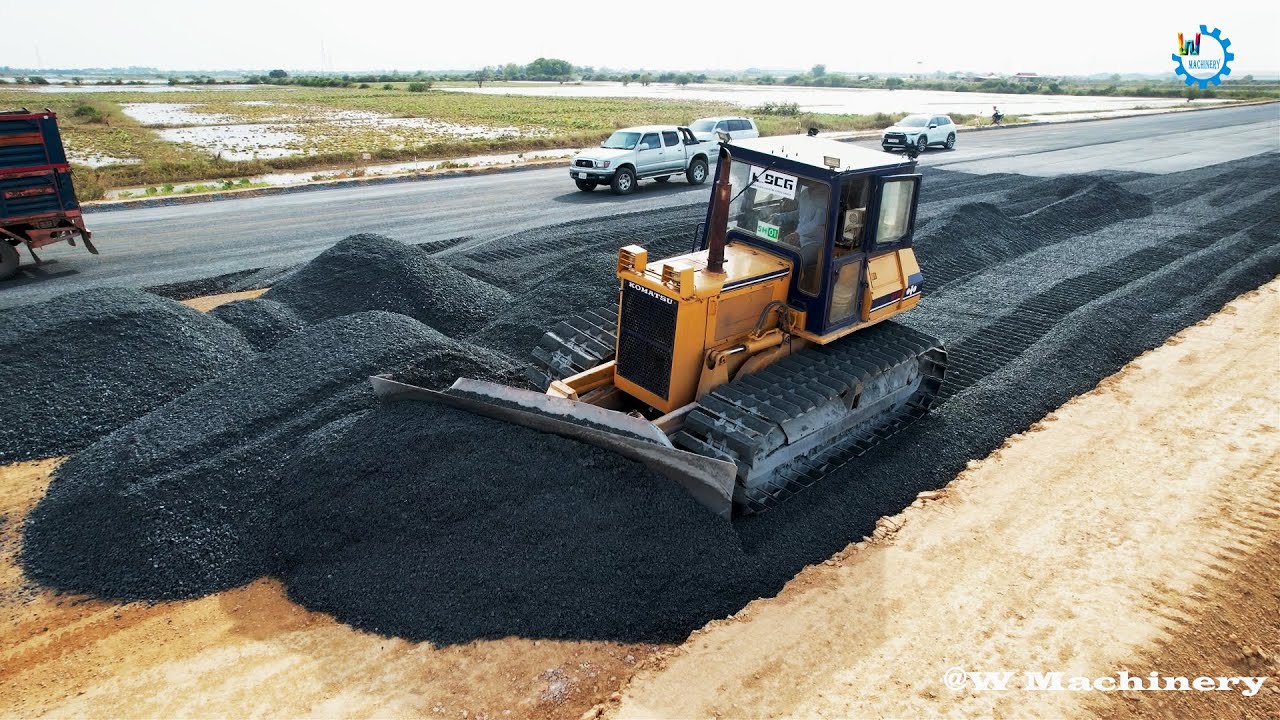 Best Mixing Action Bulldozer Komatsu Spreading Gravel Making Foundation New Roads Operation Skills