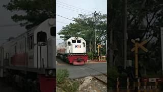 KA lokal merak ngebut melintasi jpl 277 cilegon