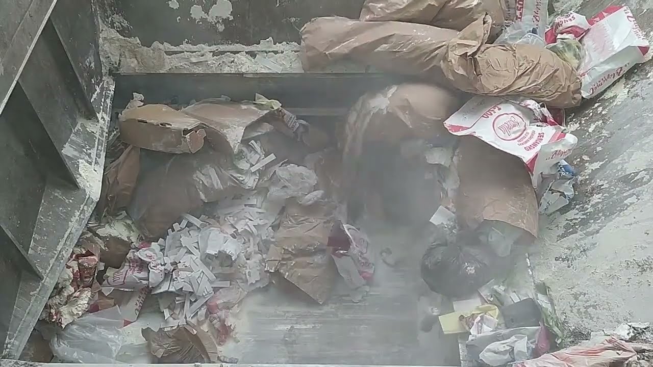 Transfer station  Compaction of mixed waste  Original sound . 2025 .