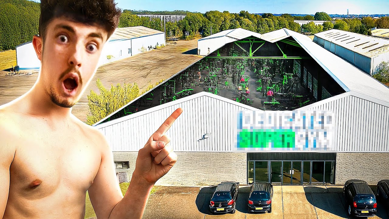 I Trained At The *BIGGEST* Gym In The UK