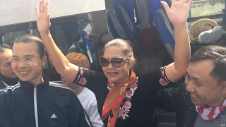 Dân Sài Gòn đón Bùi Minh Hẳng trở về từ nhà tù như đón người Anh Hùng