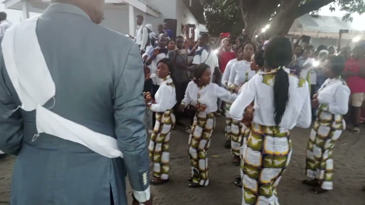 Kilombo Israël de Talangaï (KIT) en concert le deuxième jour de sa retraite.