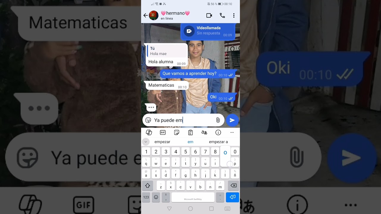 Aquí jugando con mi hermanis