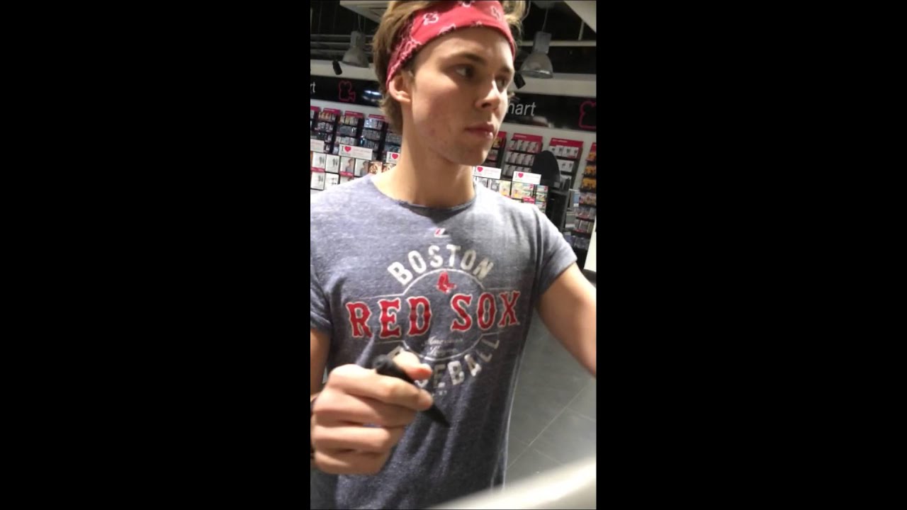 Meeting Ashton Irwin - HMV Reading Signing - 5SOS