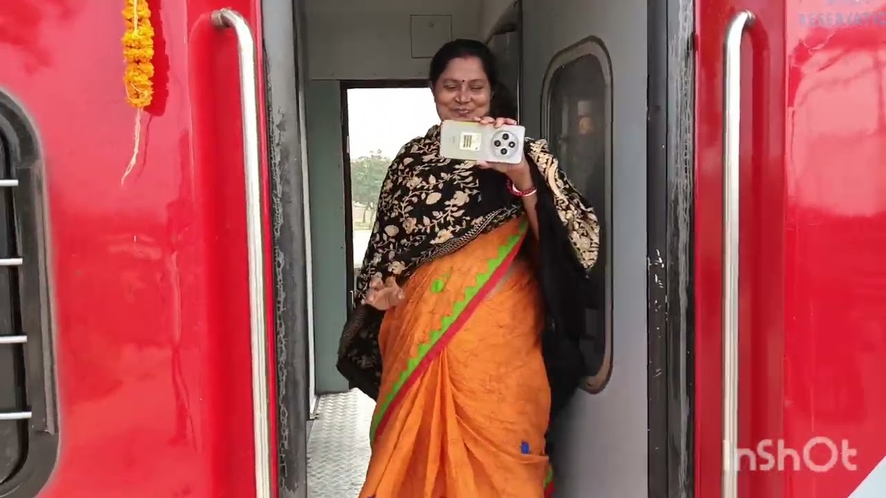 আমাদের আজকে বুনিয়াদপুর রেল ষ্টেশন থেকে 16523/16524 SMVT Balurghat Bengaluru Express ট্রেন চালু হলো 