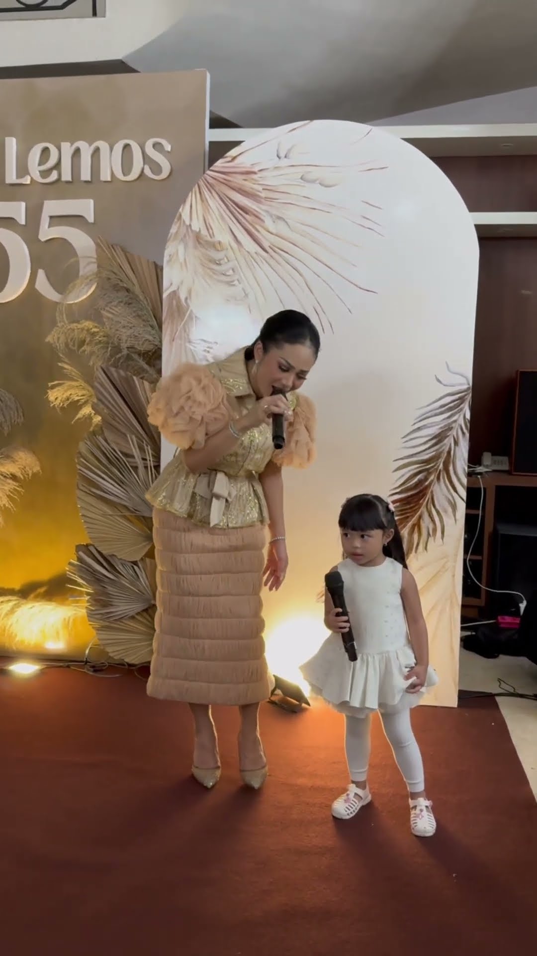 Ameena nyanyi sama penyanyi aslinya ?