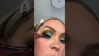 you gotta try this #greensmokeyeye 💚💨 #grwm #howto #makeuptutorial #glammakeup