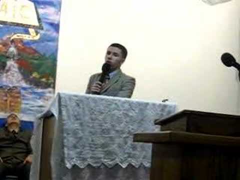 Carlitos Concepcion preaching in a vigilia de jove...