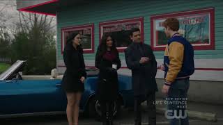 Riverdale episode 2.17: Archie gets a car from the Lodges. Veronica drives it.