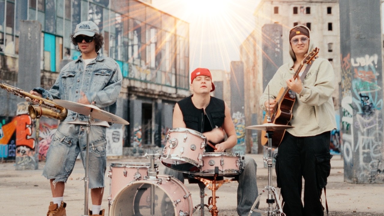 Watch Acoustic Boyz, Eligarf, EMY ALUPEI, Cristinello - Ochi deschis (Official Music Video) on YouTube Watch Acoustic Boyz, Eligarf, EMY ALUPEI, Cristinello - Ochi deschis (Official Music Video) on YouTube