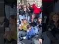 "Farmearon aura" para ayudar a un merendero