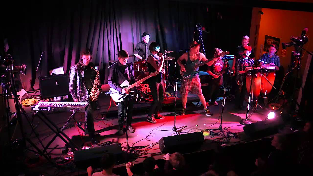 Foo Fighters vs Red Hot Chili Peppers 06 Hump de bump ...