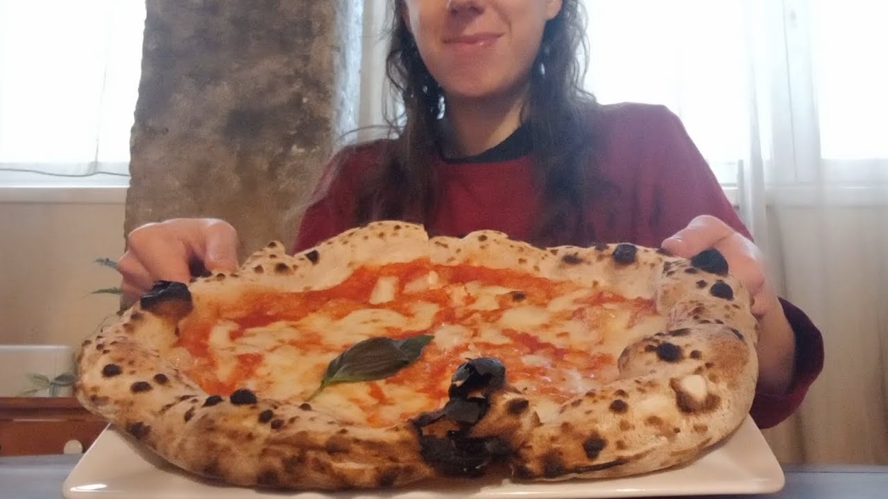 Asmr Napolitan style Pizza Margherita + Salad - no talkin - eating video