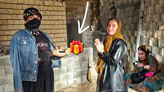 Download Lagu An unbelievable gift: from a kind man to a homeless girl MP3