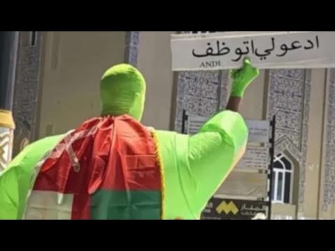 العماني يحتفل باليوم الوطني وهو عاطل بلا حقوق