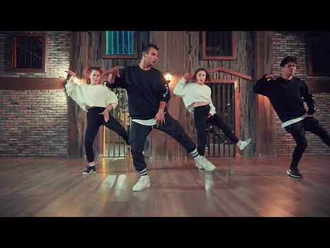 Video: Cha Cha Nasıl Dans Edilir (Resimlerle)