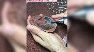 用两块海南黄花梨油梨老料制作两个手把件,太精美了!