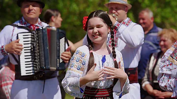 Andreea Cuciuc  - Moldoveanca-s cu mult foc