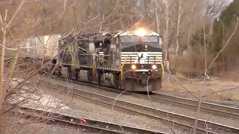 Eastbound intermodal with NS 7515 as the leader