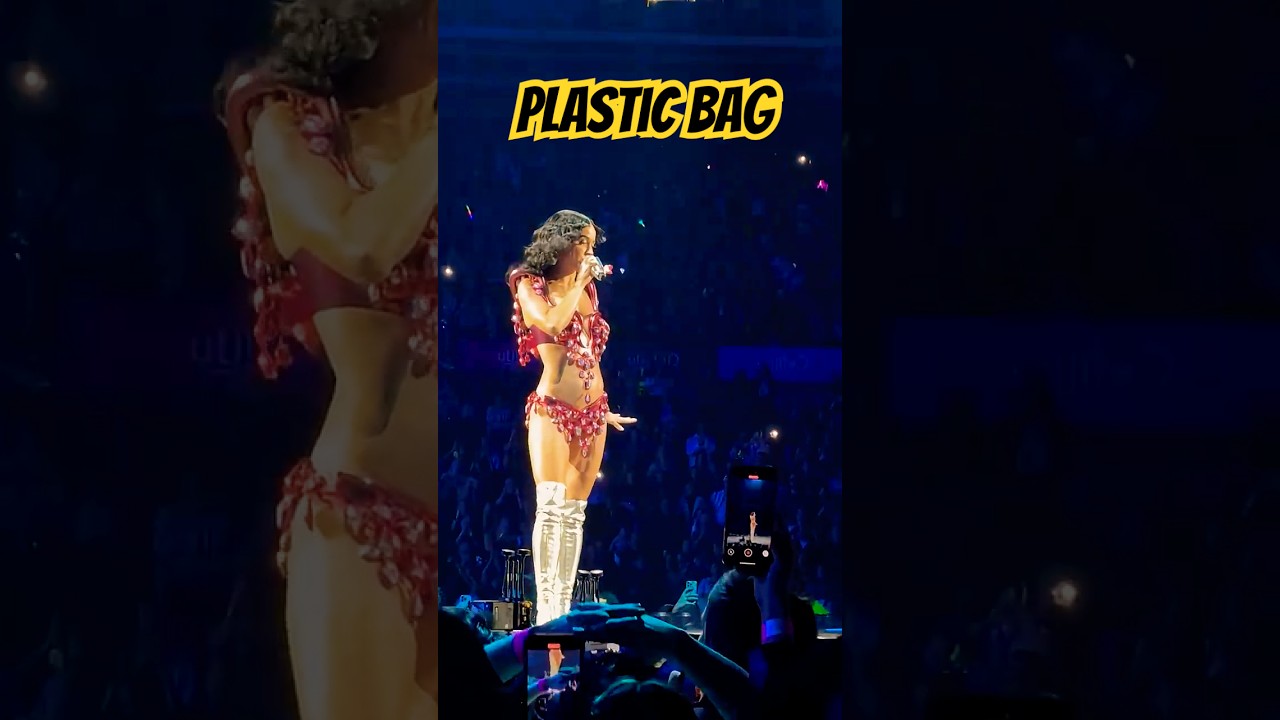 Someone waving a plastic bag in front of Katy Perry 🤣 