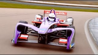 What's it like to drive a 140mph Formula E car? Vernon Kay's Test Drive!