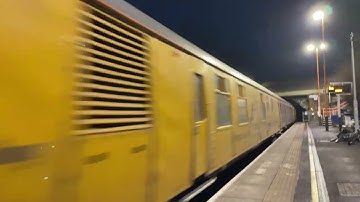 Class 37 and a DBSO passing through wilnecote with a 2tone and pleanty of thrash