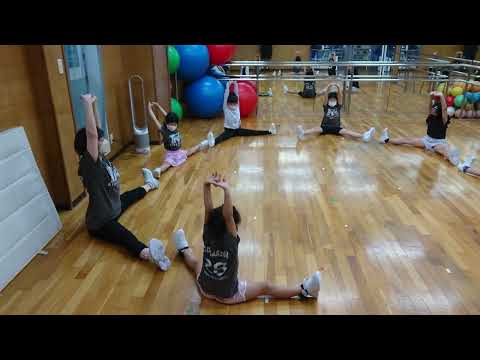 柔軟体操ストレッチ キッズダンシング木曜日クラス キッズガーデン武蔵小杉教室 指導 梶原和歌子 2022,7,28