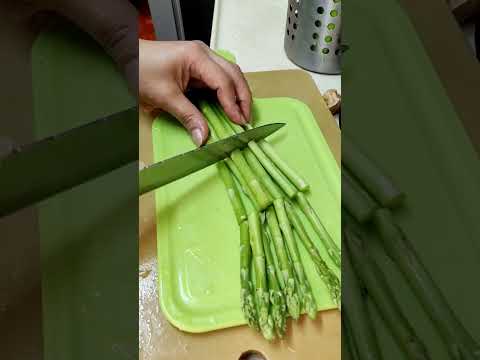 CUTTING ASPARAGUS  SOUNDS ASMR #satisfying #shorts #asmr @jvsqusinachannel5830