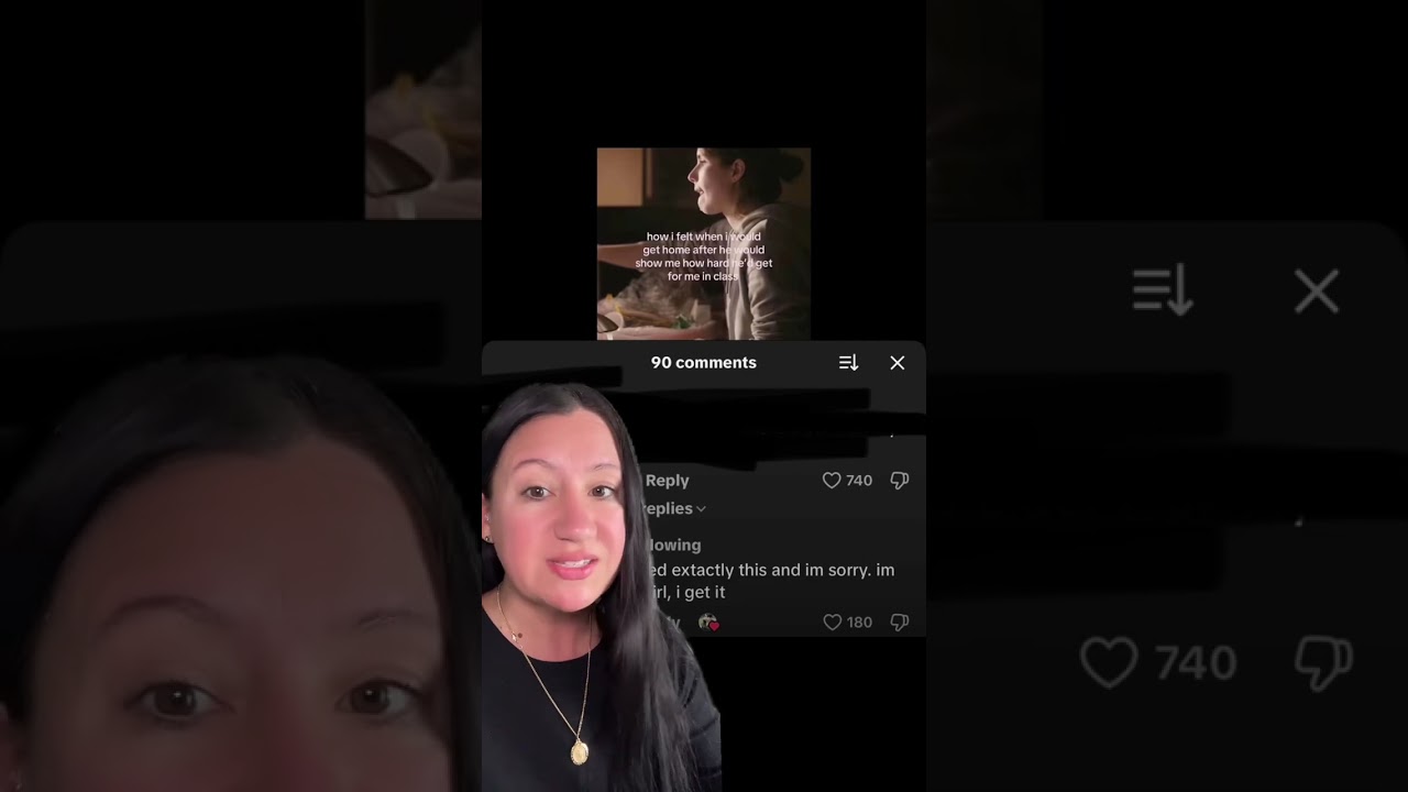 Подростка Кейли обвинили в том, что она сначала ударила ножом учительницу, а затем покончила с со...