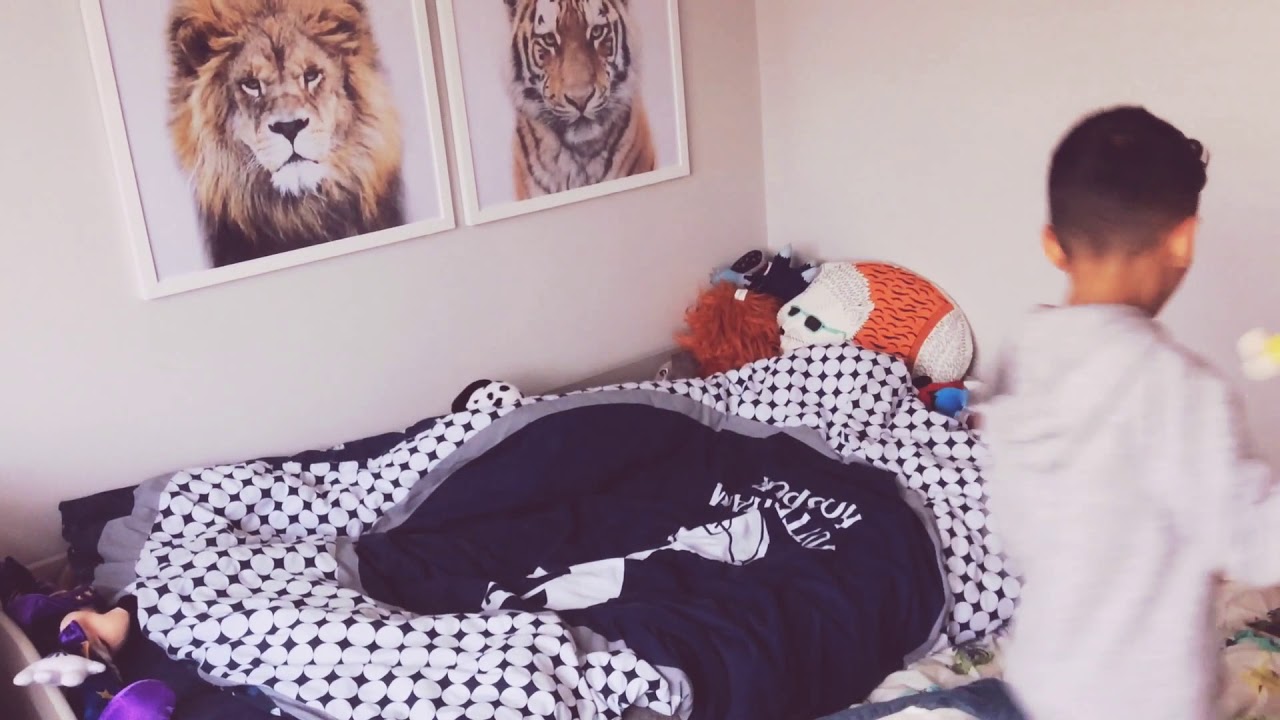 Banana 2 7 Shark vs T. rex