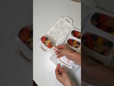 Beat the heat with these fruity popsicles 😊