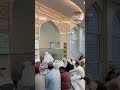 روبوت إماراتي يدعى بو سنيده يشارك المصلين صلاة العيد في أحد مساجد مدينة دبي
