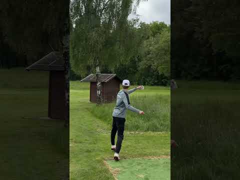 Guess what disc I threw!🤔 #discgolf #frisbeegolf #golf #powergripeurope #powergrip