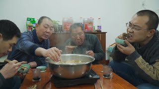 【食味阿远】大冷天吃“驴排火锅”，4斤驴排下一锅，阿远安排的这顿解馋了 | Donkey Chop Hot Pot | Shi Wei A Yuan