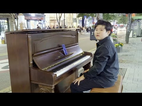 배용준 - 초등학교 6학년 이 치는 피아노  (이미 상도 받았네요) - <strong>Chopin</strong> - <strong>Etude</strong> Op. 10 No. 4    -  신촌 홍익문고 피아노 2019. 10.16일.