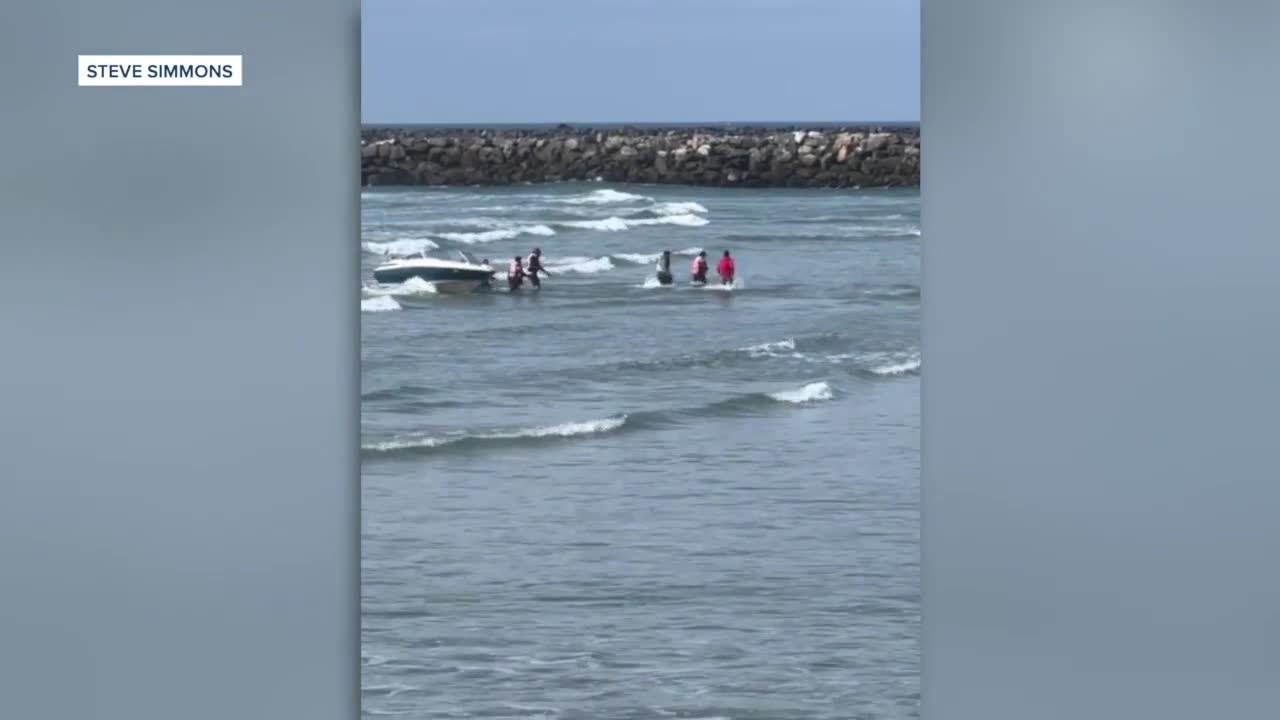 Panga boat washes ashore on Dog Beach with 6 people aboard - YouTube