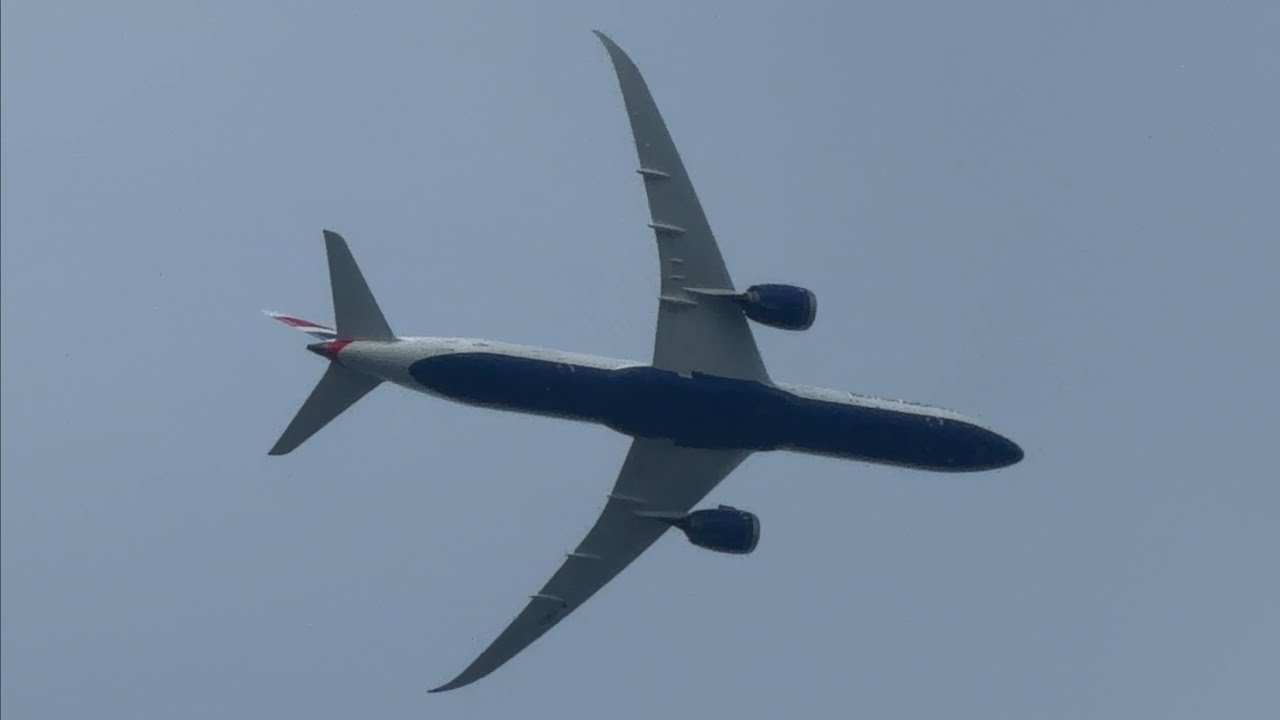 Heathrow 09R heavy flyovers at Hampstead Heath | The Hill 18/01/2026